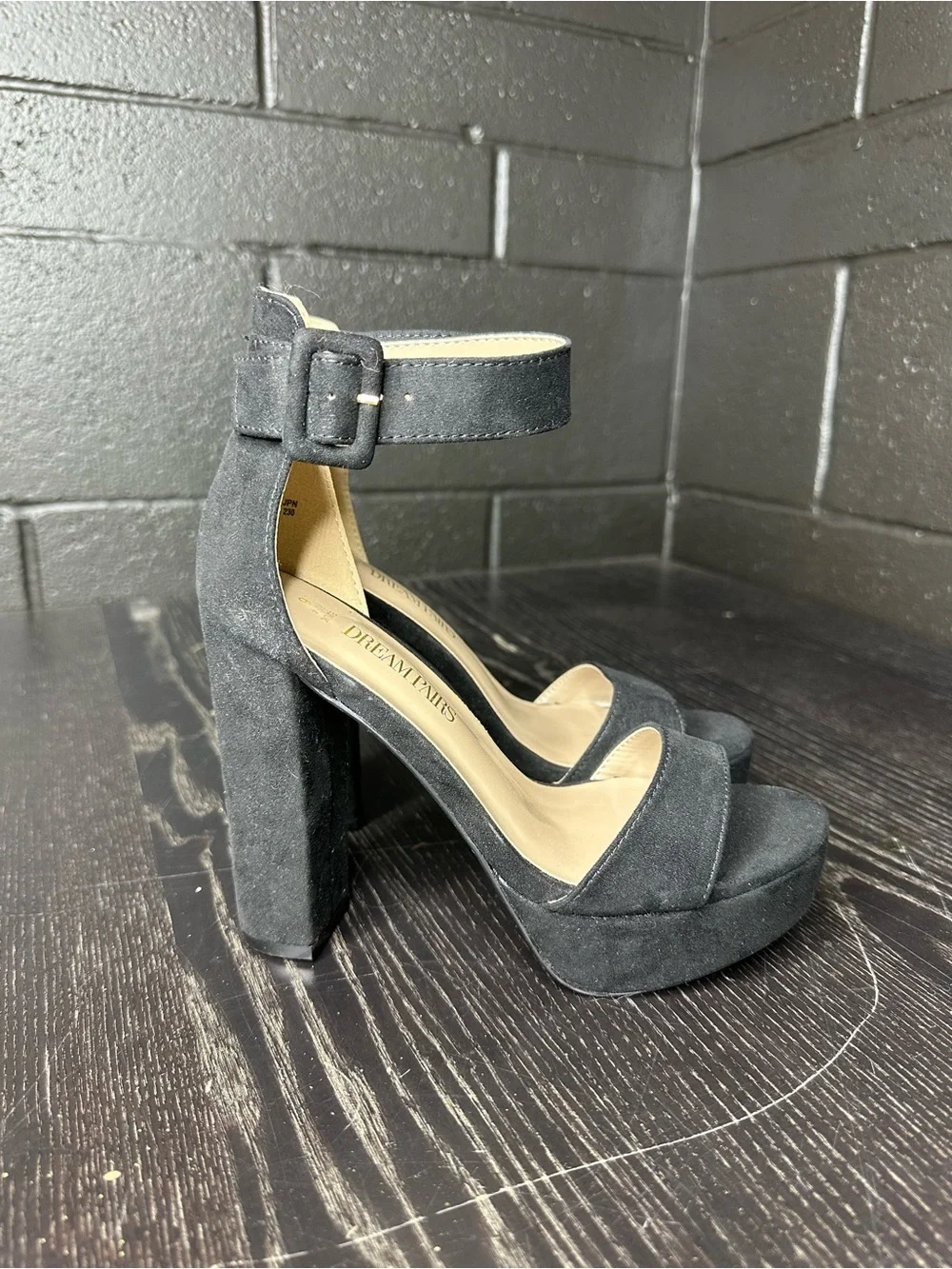 Dream Pairs brand - Black Platform Ankle-Strap High Heels Women’s size 6